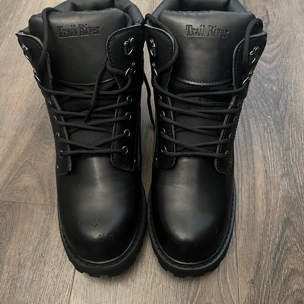 Men’s black boots trail river size 11